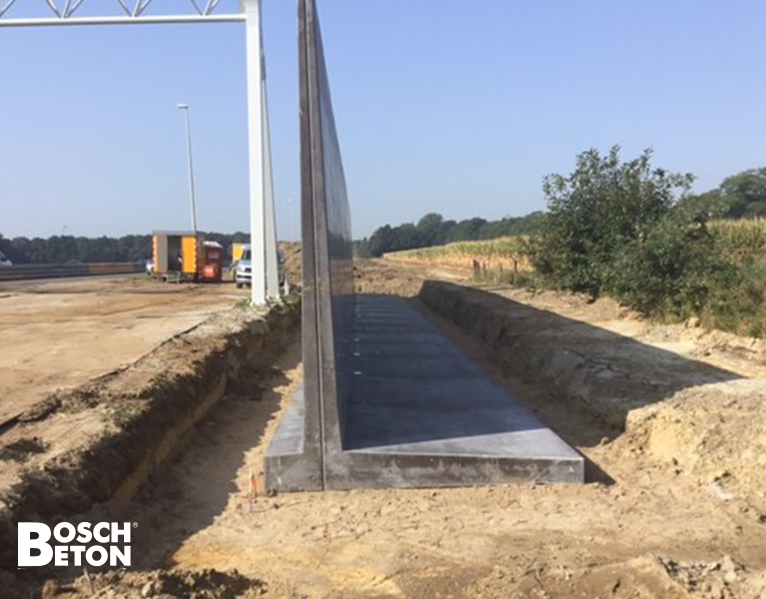 Bosch Beton - Keerwanden in antraciet kleur langs de A1