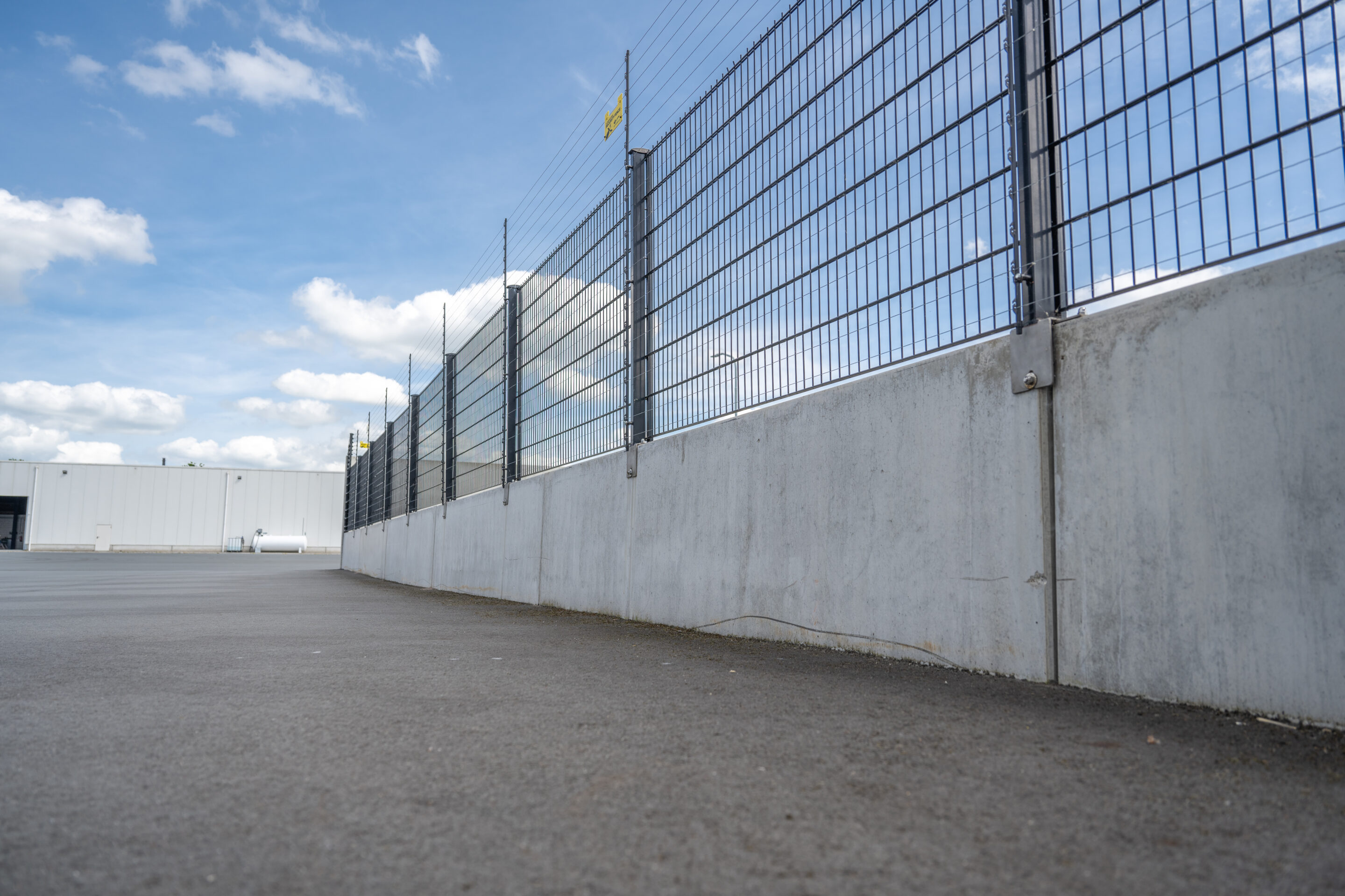 Bosch Beton - Keerwanden als terreinafscheiding en beveiliging in Tynaarlo