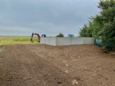 Bosch Beton - Mestopslag betonnen keerwanden bij boer op Texel