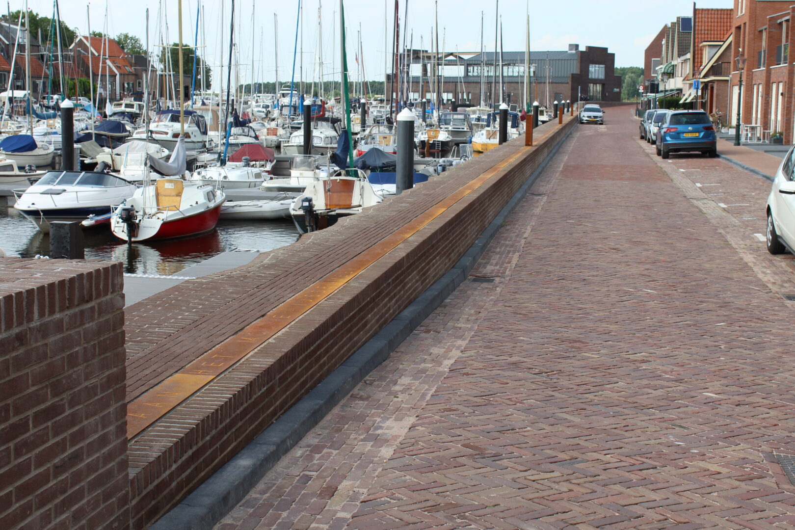 Bosch Beton - 330 meter lange zelfsluitende waterkering in  Spakenburg
