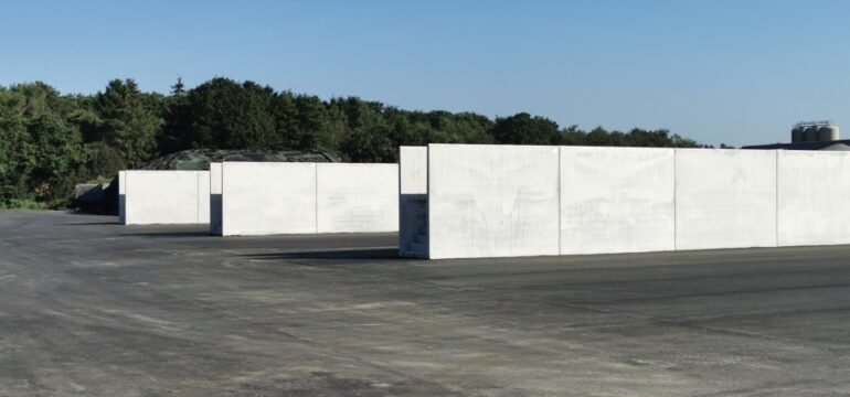 Bosch Beton - Keerwanden voor vijf sleufsilo's bij Morten Dalby in Hovborg (DK)