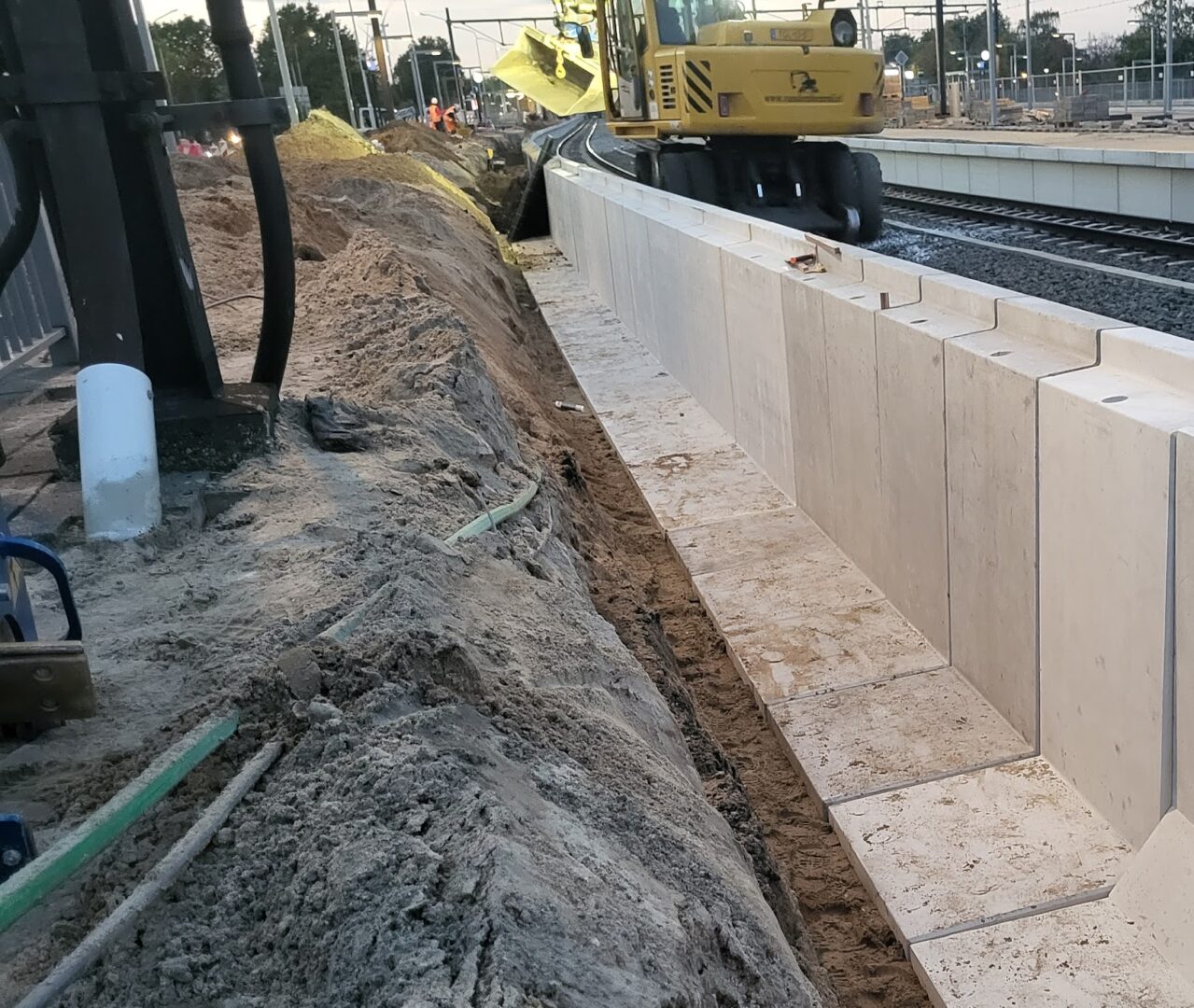 Bosch Beton - Eerste cementloos geproduceerde perronwanden voor veldtest geplaatst op station Blerick