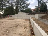 Bosch Beton - Keerwanden zorgen voor zitplekken in openbaar park Roesskovsvej in Odense (DK)