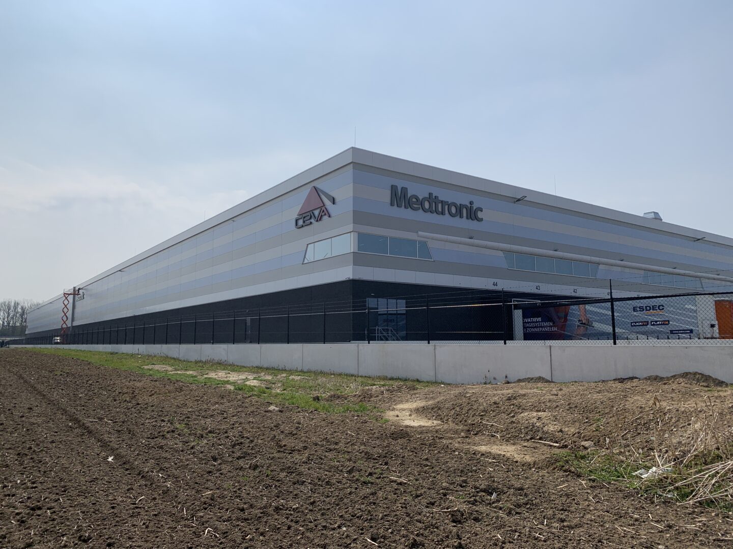 Bosch Beton - Keerwanden voor uitbreiding Medtronic in Heerlen